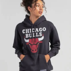 Mitchell & Ness Chicago Bulls Vintage Classic Logo Hoodie