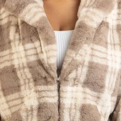 Ollie Faux Fur Jacket 7 Ollie Faux Fur Jacket -Deals Vistara Fit Store 20355192 01 RT XL